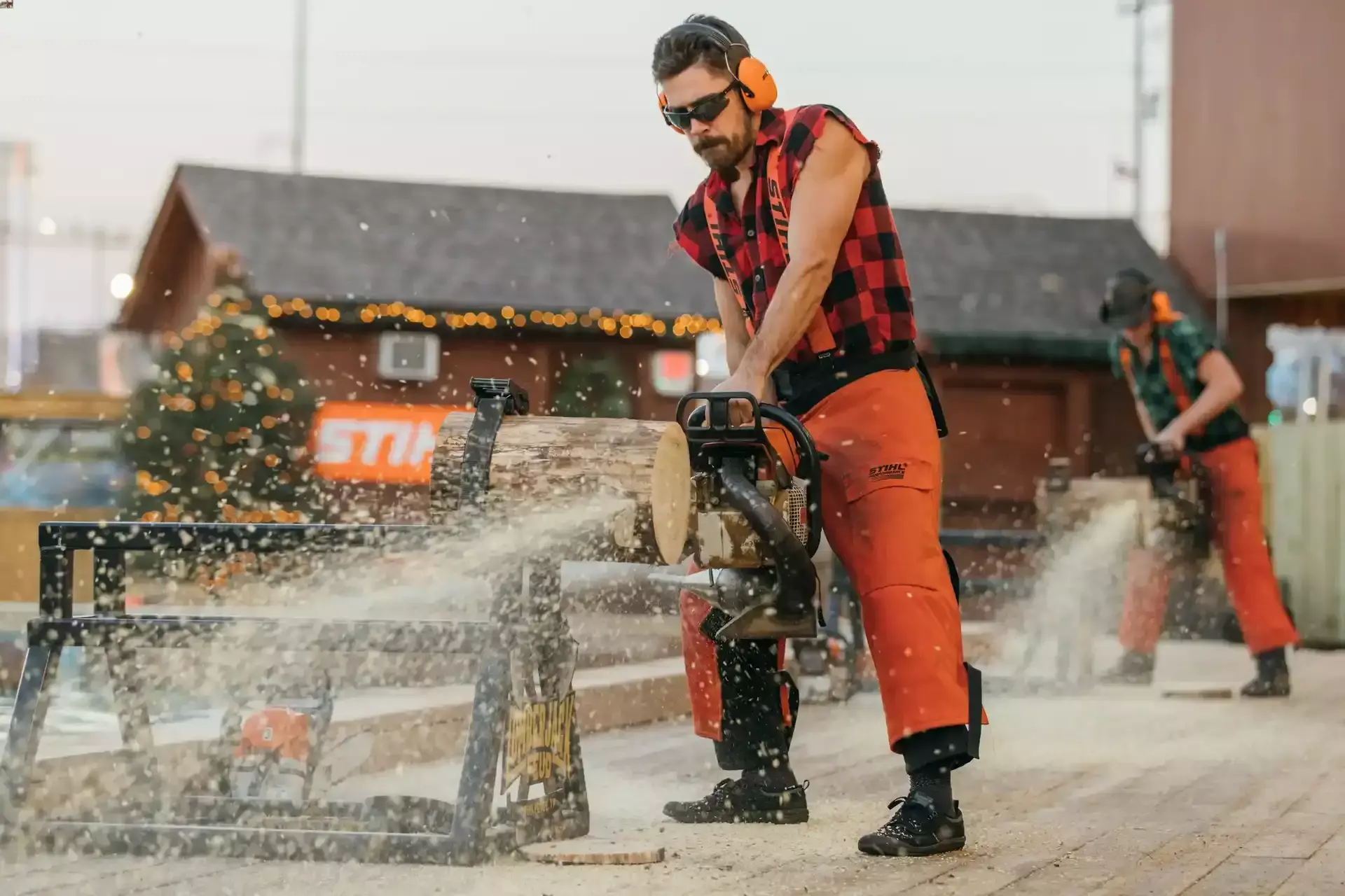 lumberjack-sawing-at-lumberjack-feud